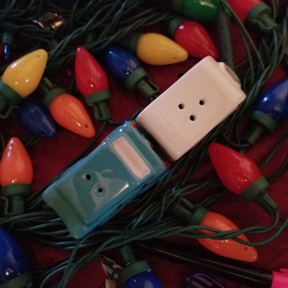 Salt n Pepper shakers - Picture 2 of 4